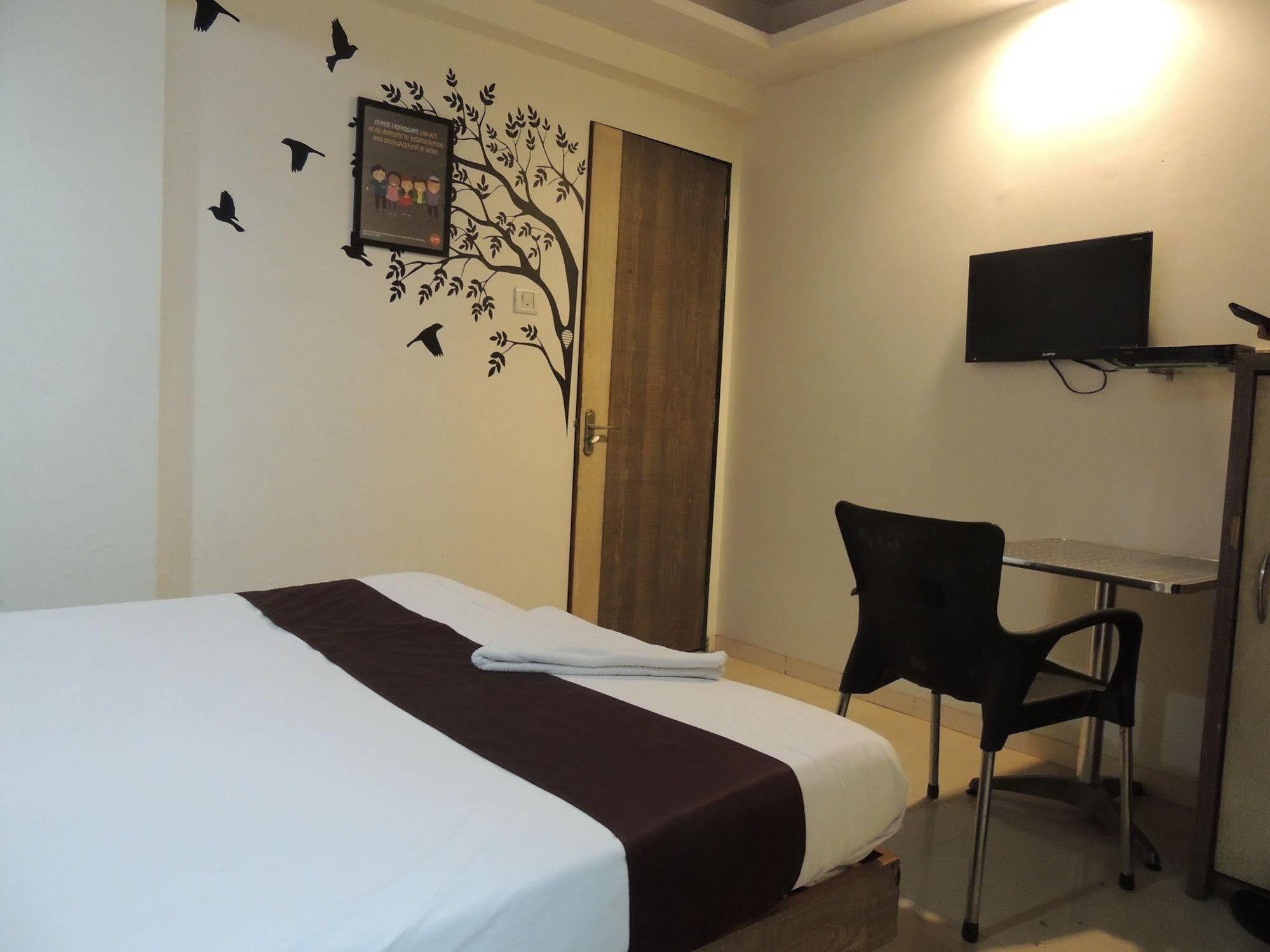 Fabhotel Galaxy Suite Mumbai Exteriör bild