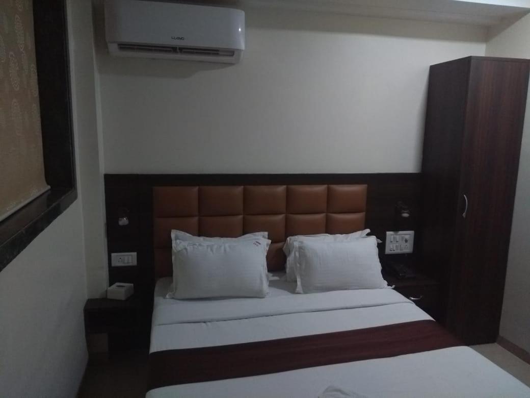 Fabhotel Galaxy Suite Mumbai Exteriör bild