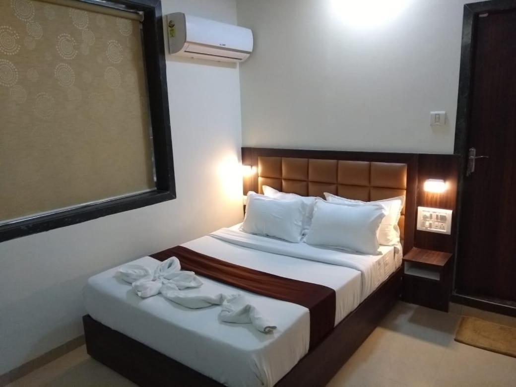 Fabhotel Galaxy Suite Mumbai Exteriör bild