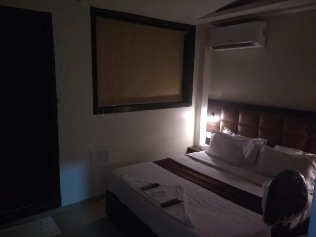 Fabhotel Galaxy Suite Mumbai Exteriör bild