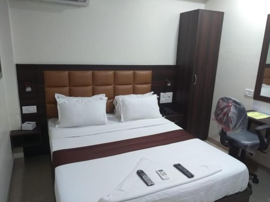 Fabhotel Galaxy Suite Mumbai Exteriör bild
